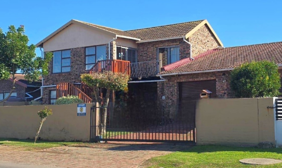 3 Bedroom Property for Sale in Wavecrest Eastern Cape